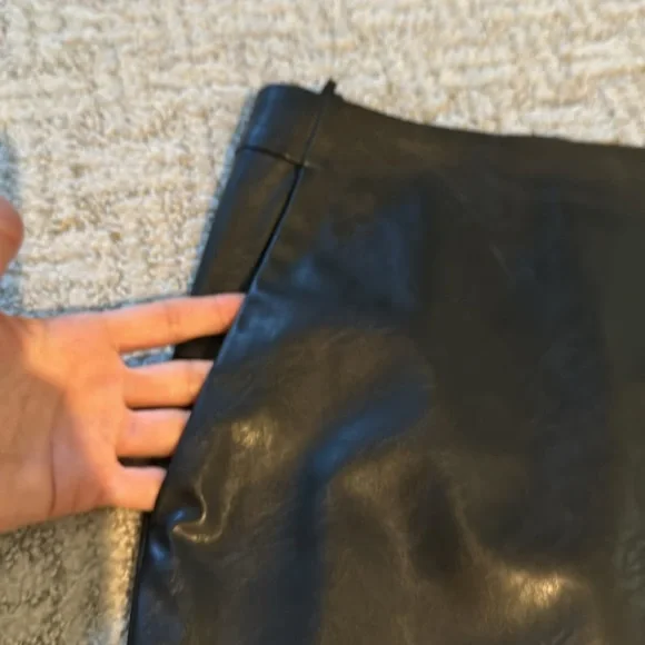 Carine Roitfeld for Uniqlo Faux Leather Pencil skirt studs at the bottom size 2 - Picture 12 of 15